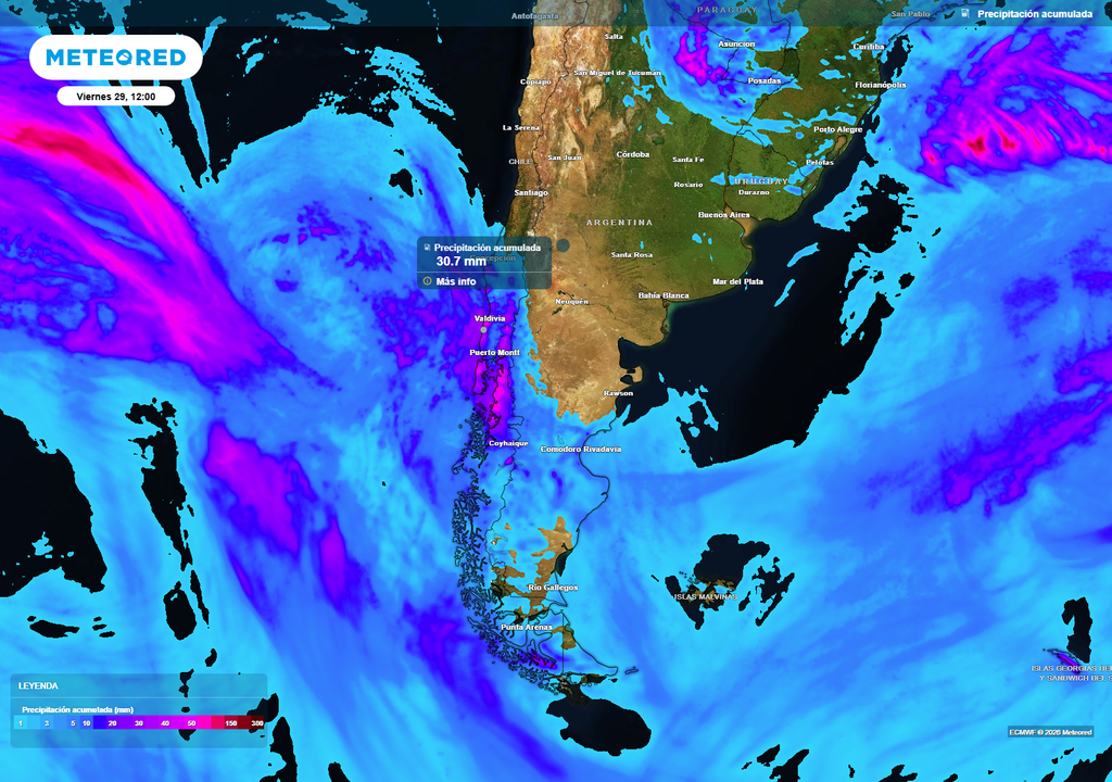 En el mapa, el color magenta representa los mayores acumulados de precipitación durante el paso de este sistema frontal. En este caso, algunos sectores podrían alcanzar cerca de 30 mm de lluvia en 24 horas.