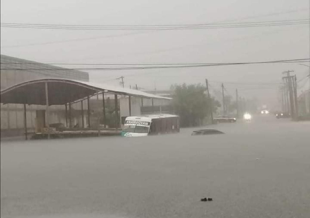Intensas precipitaciones dejaron inundaciones en Veracruz. Fotografía: @BartoloTorres3