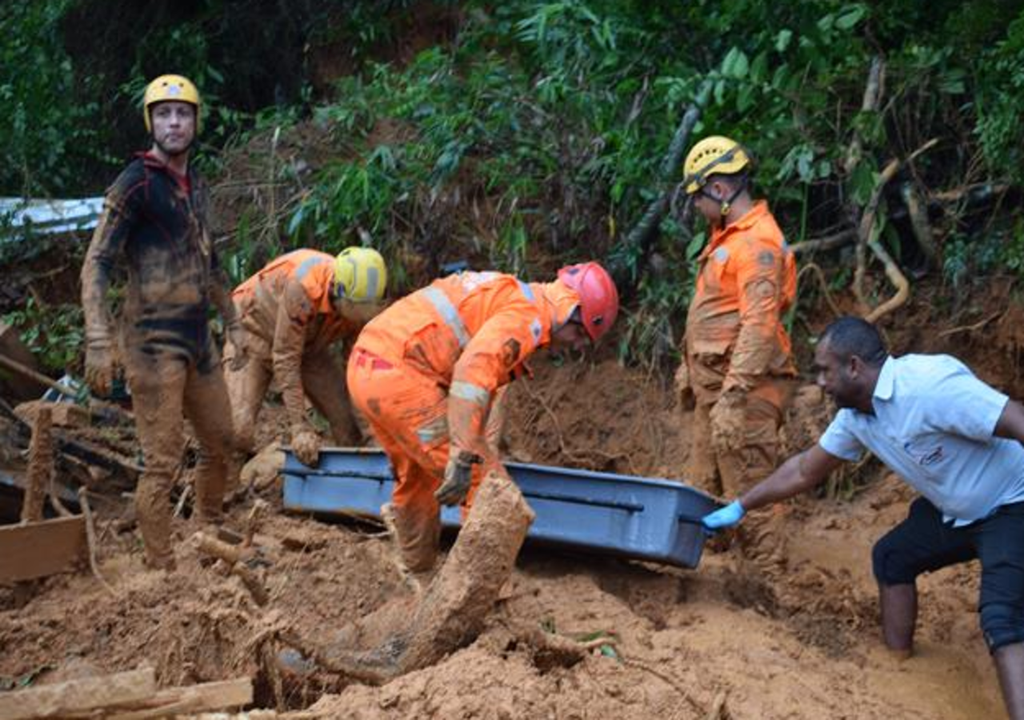 Muriaé registrou 92 mm em cerca de três horas e ocorrência terminou com morte por soterramento. Foto: Corpo de Bombeiros/ Reprodução
