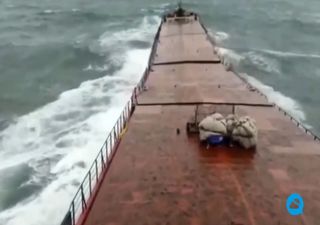 Temporal provoca naufrágio de um navio de carga no Mar Negro