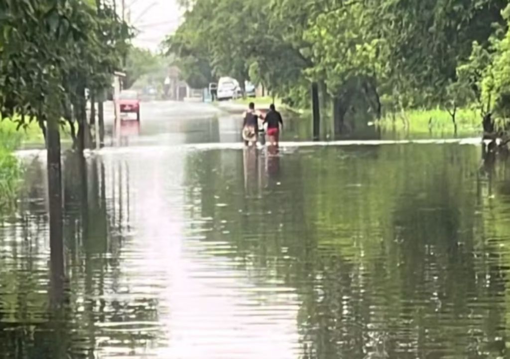 Cidade de Peruíbe registrou alagamentos no bairro Caraguava — Foto: Diego Bertozzi/TV Tribuna