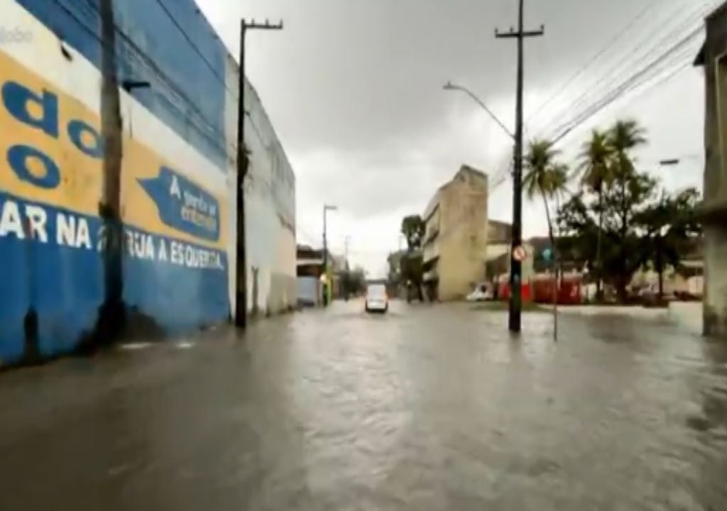 Zona Oeste do Recife alagada após chuvas intensas na região. Foto: Reprodução/ G1