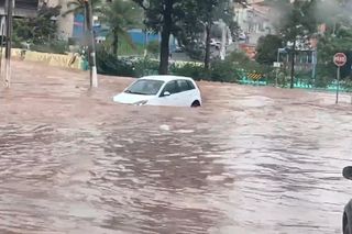 Temporal provoca inundação na cidade de Franca em São Paulo, Brasil