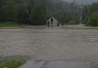 Temporali e forti grandinate colpiscono il nord Italia: i video