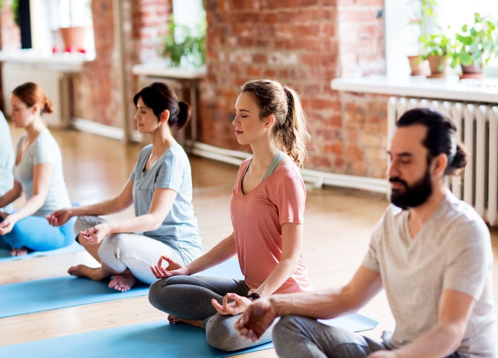 Muchas escuelas de yoga ofrecen cursos de una o varias semanas de duración.