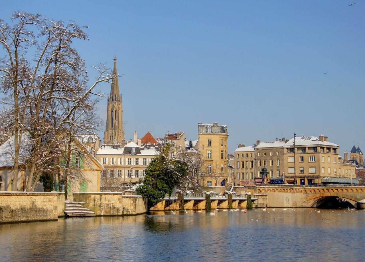 Temps sec mais fortes gelées ce week-end dans le nord-est de la France. Photo de Metz.