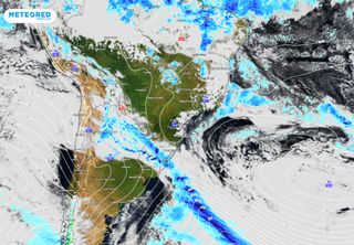 Tendência mostra sistema frontal durante o feriado de 1º de maio