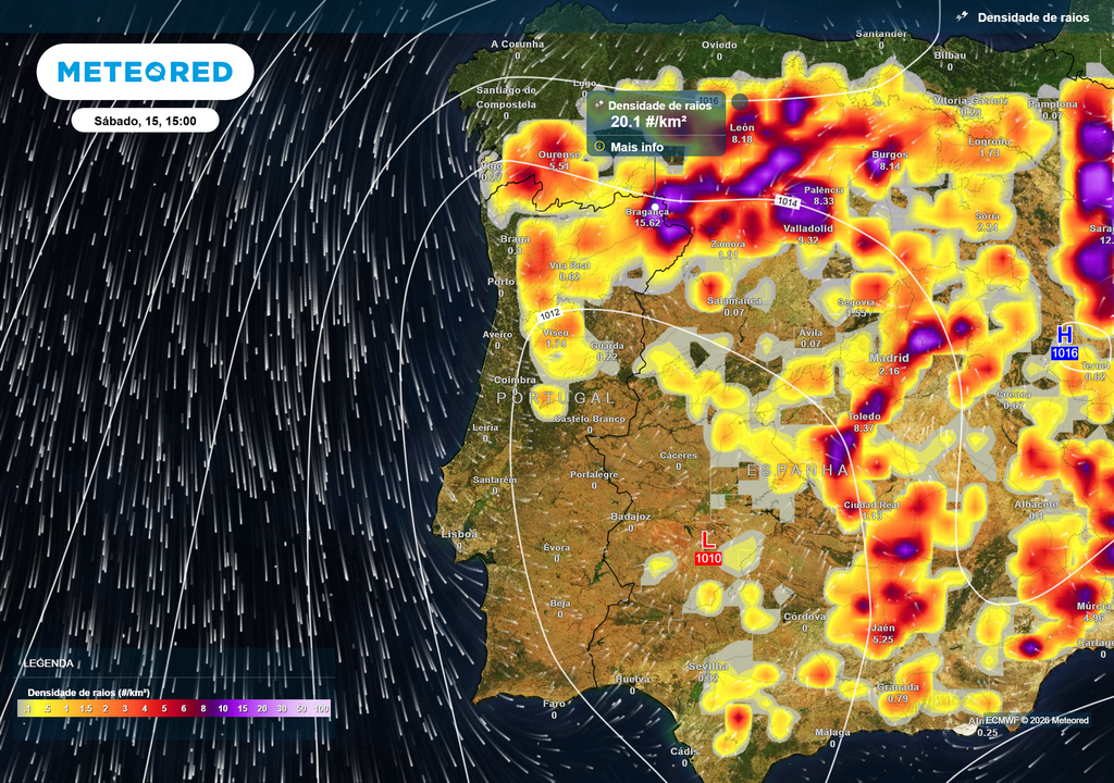 Densidade de raios (#/km^2) A instabilidade aumenta no sábado, com condições favoráveis à formação de trovoadas no Norte e Centro. O Nordeste Transmontano poderá concentrar os núcleos mais ativos, com densidades superiores a 20 raios/km² em alguns pontos.