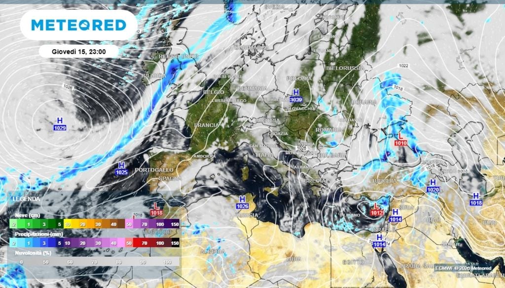 L'anticiclone delle Azzorre, infatti, tornerà ad allungarsi con decisione dall'Atlantico verso l'Europa centrale e il bacino centro-occidentale del Mediterraneo, con un netto aumento della pressione atmosferica che, respingendo le ultime sacche di instabilità residua, riporterà una fase di stabilità con temperature miti, anche se ben lontane dagli eccessi tipici dell'alta pressione nord-africana. ECMWF-MeteoRed