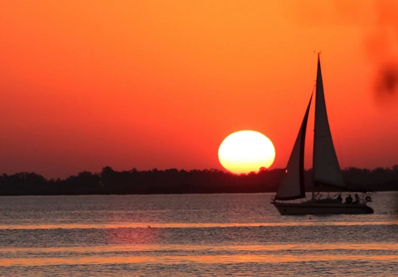O veranico de maio é uma expressão muito familiar aos sulistas, e refere-se ao calor fora de época nos meses mais frios do ano. Créditos: Pôr-do-Sol no Guaíba, em Porto Alegre (RS) - Marco Quintana/JC.