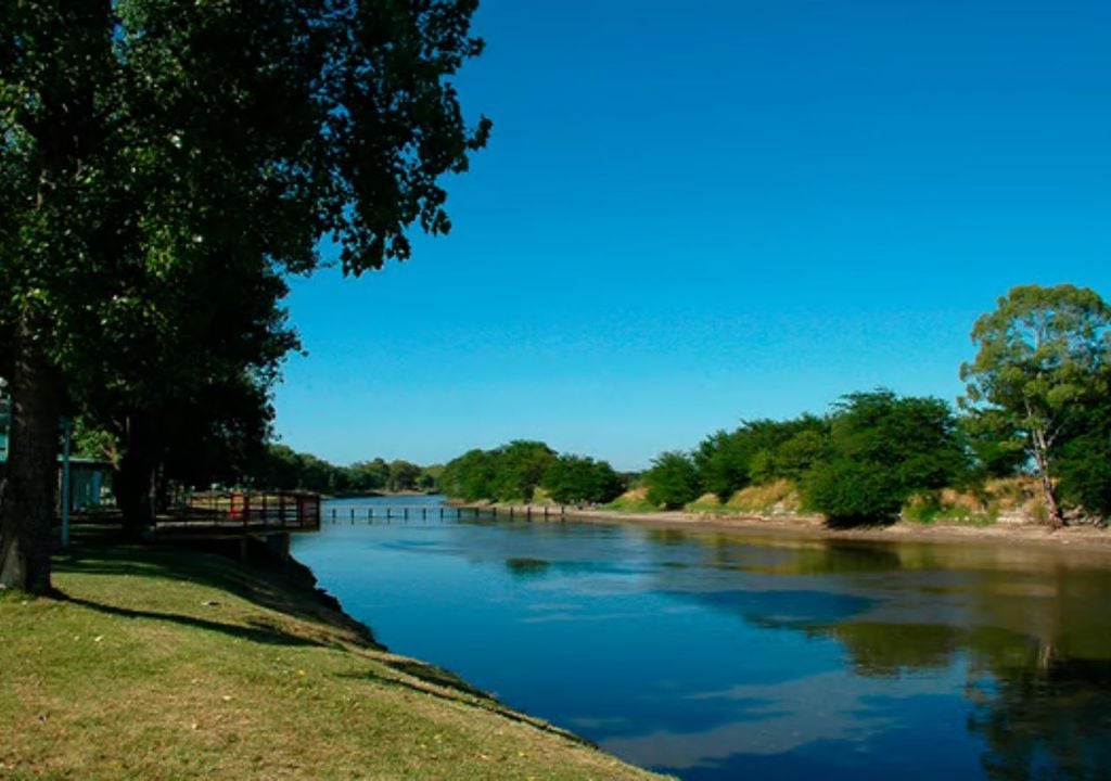 General Belgrano es distinguida por ser la única ciudad de la provincia levantada a orillas del Río Salado. General Belgrano es distinguida por ser la única ciudad de la provincia levantada a orillas del Río Salado.
