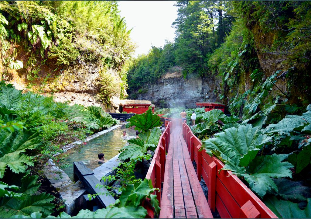 Termas Geométricas, sur de Chile. Termas Geométricas, sur de Chile.
