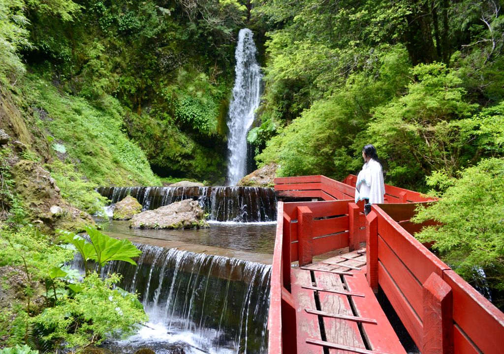 Piscinas termales en Coñaripe, sur de Chile. Piscinas termales en Coñaripe, sur de Chile.