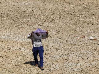 Termômetros chegam aos 50°C na Índia e Paquistão