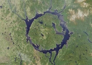 Incredible ring lake in Canada is the impressive crater of a huge meteorite