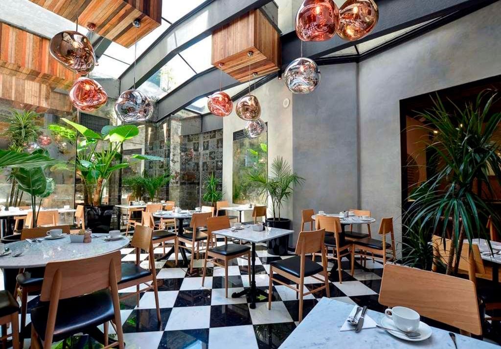 La Terraza Magnolia es conocida por su diseño sofisticado y sus vistas privilegiadas al Cerro Santa Lucía. Imagen: Hotel Magnolia