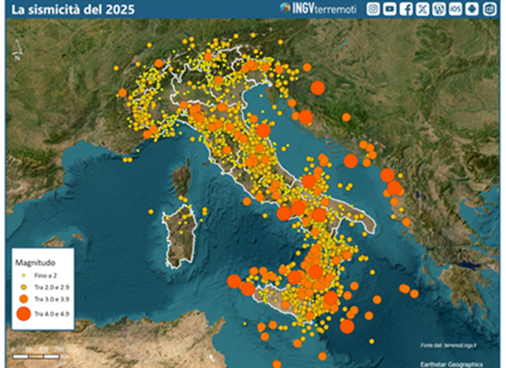 Mappa degli epicentri degli oltre 15.000 terremoti registrati dalle stazioni dalla Rete Sismica Nazionale nel 2025. In questa mappa non sono inclusi i microterremoti (M<1) localizzati dall’Osservatorio Vesuviano (INGV-OV) nelle aree vulcaniche campane e dall’Osservatorio Etneo (INGV-OE) nelle aree vulcaniche siciliane.