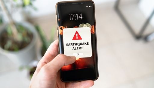 Terremoto, i telefonini non fanno miracoli: ecco come funziona l'allerta precoce e perch&eacute; in Italia &egrave; difficile funzioni