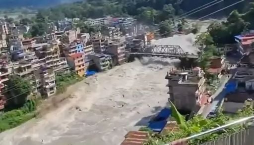 Terremoto provoca enxurrada de lama e devasta&ccedil;&atilde;o no Nepal e Tibete; veja imagens