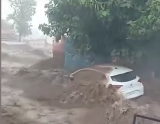 Terrible flooding washes away cars in Morocco town