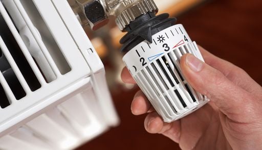 Thermostat auf 5 heizt schneller? Dieser Irrtum treibt Ihre Heizkosten in die H&ouml;he