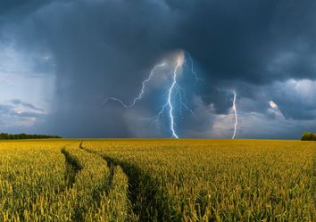 Bringt der Klimawandel Afrika zukünftig häufigere und stärkere Stürme? Bringt der Klimawandel Afrika zukünftig häufigere und stärkere Stürme?