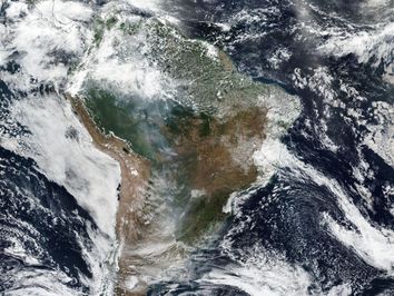 Contraste: Calor de 40°C em parte do CO e frio no S e SE Contraste: Calor de 40°C em parte do CO e frio no S e SE