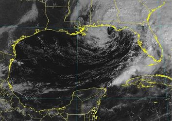 Florida se prepara ante la llegada de Néstor Florida se prepara ante la llegada de Néstor
