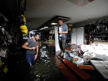 Fuerte tormenta ocasiona inundaciones en Estambul, Turquía Fuerte tormenta ocasiona inundaciones en Estambul, Turquía
