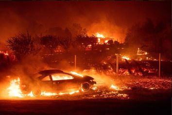Grandes incêndios florestais estão devastando a Califórnia Grandes incêndios florestais estão devastando a Califórnia