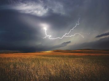 Heftige Gewitter beenden den Ostersommer! Heftige Gewitter beenden den Ostersommer!