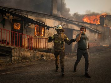 Incêndio no centro de Portugal já dura 48 horas Incêndio no centro de Portugal já dura 48 horas