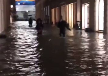 Inundações violentas em Veneza provocam mortes e danos severos Inundações violentas em Veneza provocam mortes e danos severos