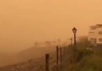 Isole Canarie investite dalla tempesta di polvere del Sahara: i video Isole Canarie investite dalla tempesta di polvere del Sahara: i video