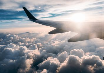 Las estelas de condensación de los aviones calientan la atmósfera Las estelas de condensación de los aviones calientan la atmósfera