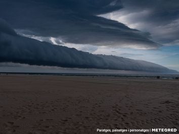 Las nubes 'pasan el rodillo' por Varsovia... y Gandia Las nubes 'pasan el rodillo' por Varsovia... y Gandia