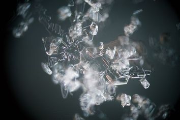 Como os cristais de gelo crescem nas nuvens? Como os cristais de gelo crescem nas nuvens?