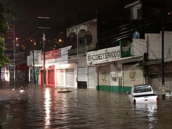 Severas lluvias se registran en Colima Severas lluvias se registran en Colima