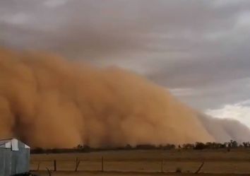Tempestades de areia e granizo invadem a Austrália Tempestades de areia e granizo invadem a Austrália