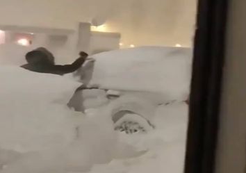 Violenta tempestade de neve atinge a Islândia Violenta tempestade de neve atinge a Islândia