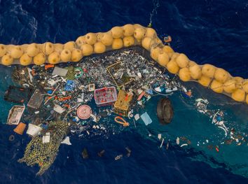 Ya comenzaron a limpiar la gran isla de plástico del Pacífico Ya comenzaron a limpiar la gran isla de plástico del Pacífico
