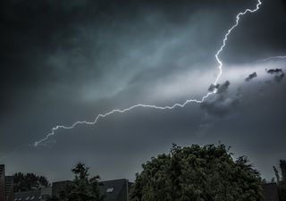 Thunderstorm risk as warm plume of air set to push UK temperatures to 20°C