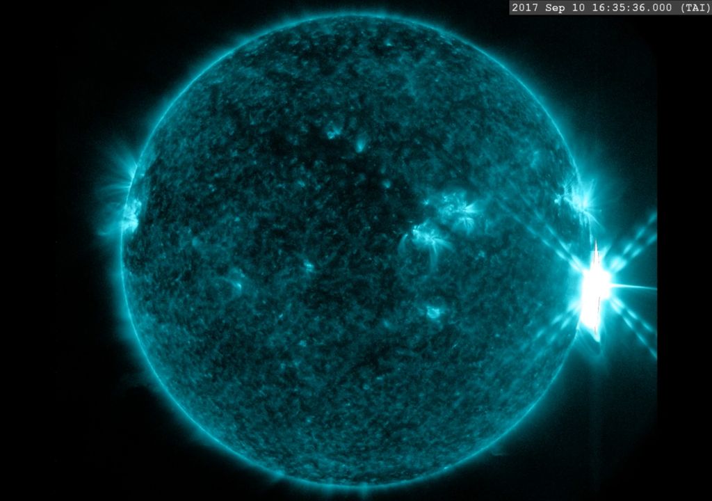 eyección de masa coronal que generó una llamarada solar eyección de masa coronal que generó una llamarada solar