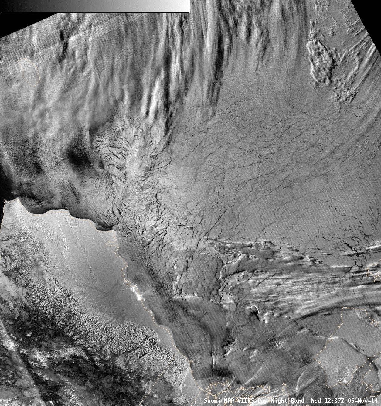 Todo Parece Tranquilo En El Hielo Marino De Alaska Pero .. Imágenes del sensor VIIRS Day/Night del satélite Suomi NPP revelando la cantidad de movimiento del huelo marino del océano Ártico en el norte de Alaska.