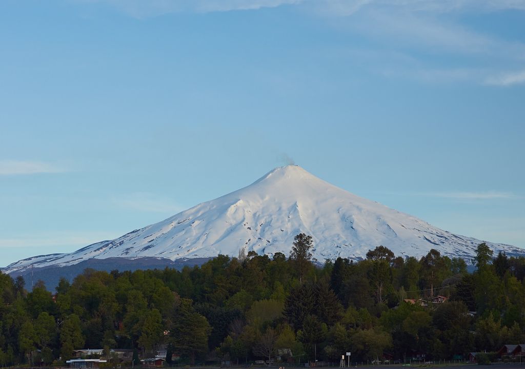 Volcán Villarrica, visto desde el Lago Villarrica