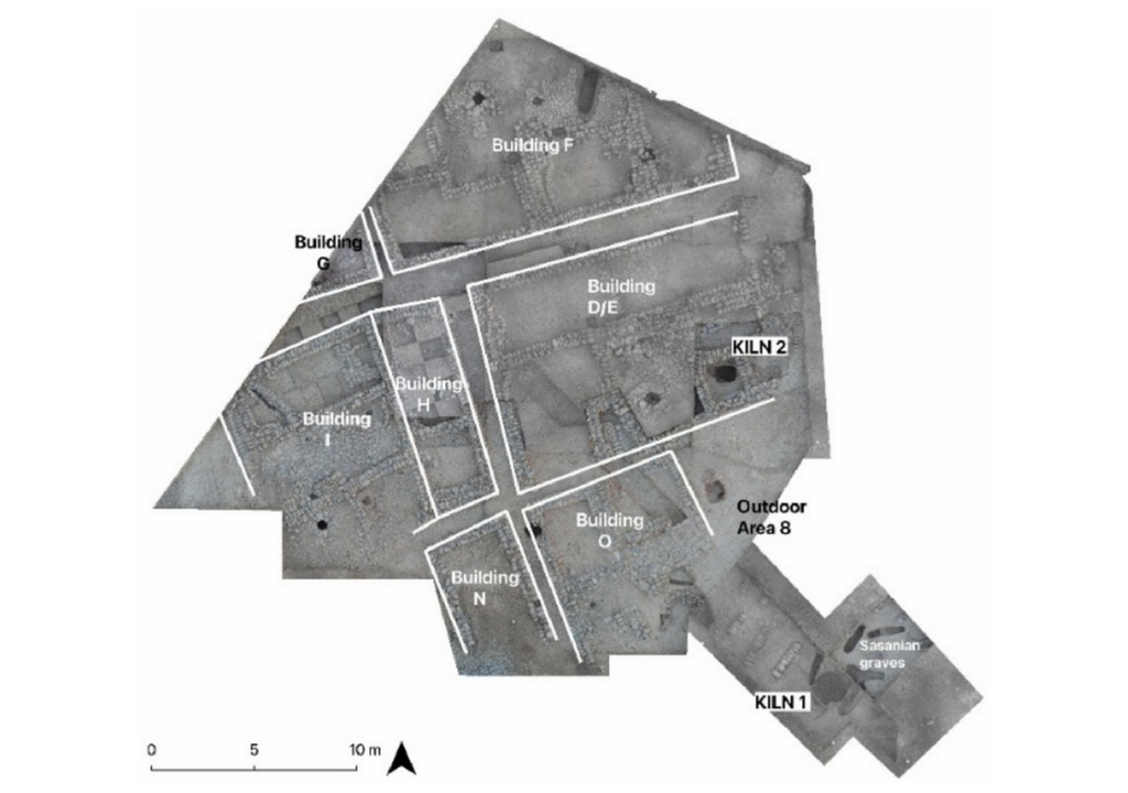 Die Gebäude und Brennöfen, die im westlichen Teil von Gird-i Bazar ausgegraben wurden.
