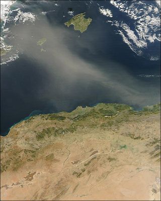 Tormenta de arena sobre Baleares proveniente de Argelia