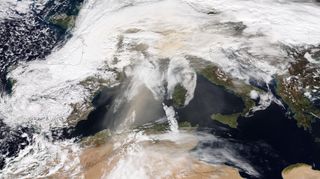 Tormenta de arena y polvo impacta en Europa