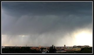 Tormenta en León al atardecer 