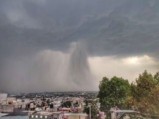 Intensa tormenta azota a la Ciudad de México